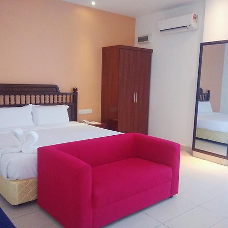 Mny Hotel & Resort Kampung Teluk Nipah Extérieur photo
