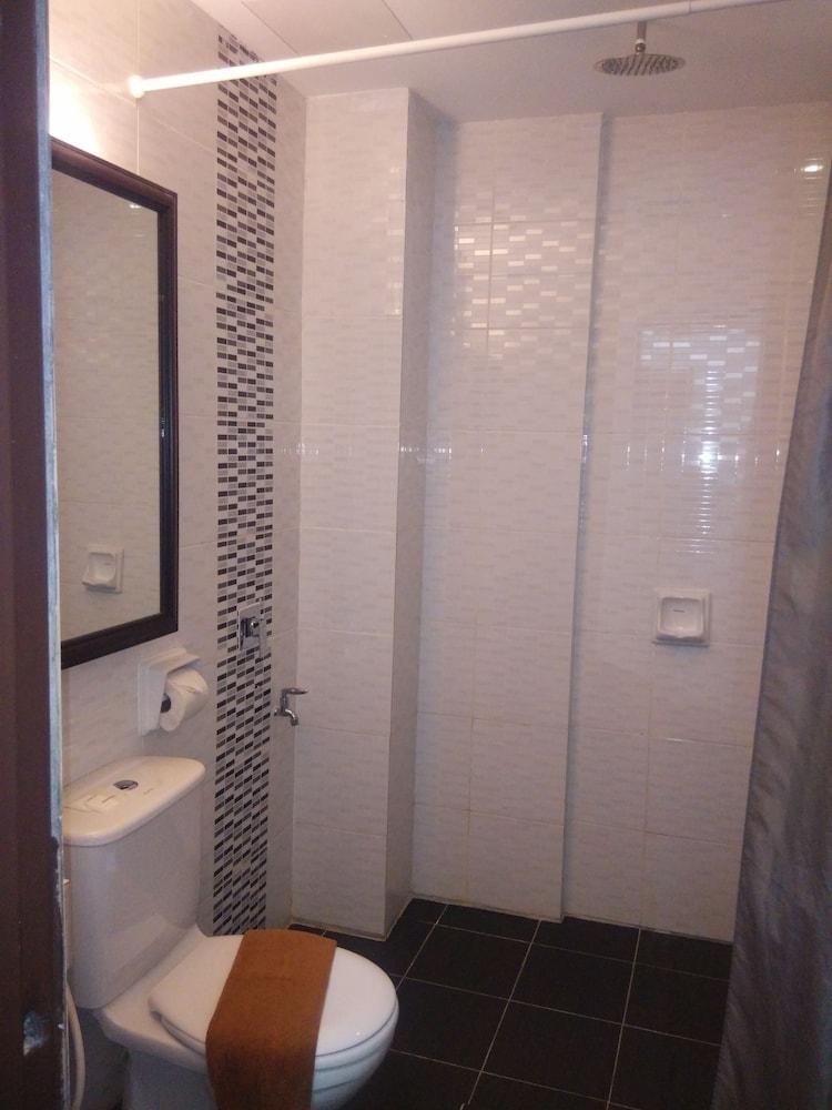 Mny Hotel & Resort Kampung Teluk Nipah Extérieur photo