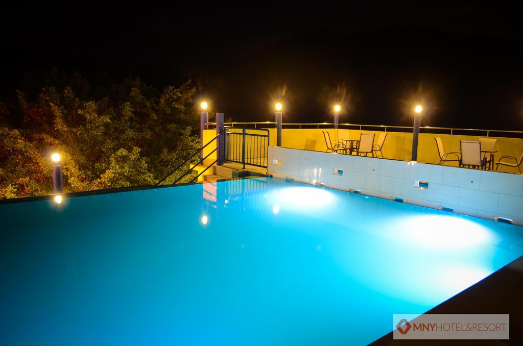 Mny Hotel & Resort Kampung Teluk Nipah Extérieur photo