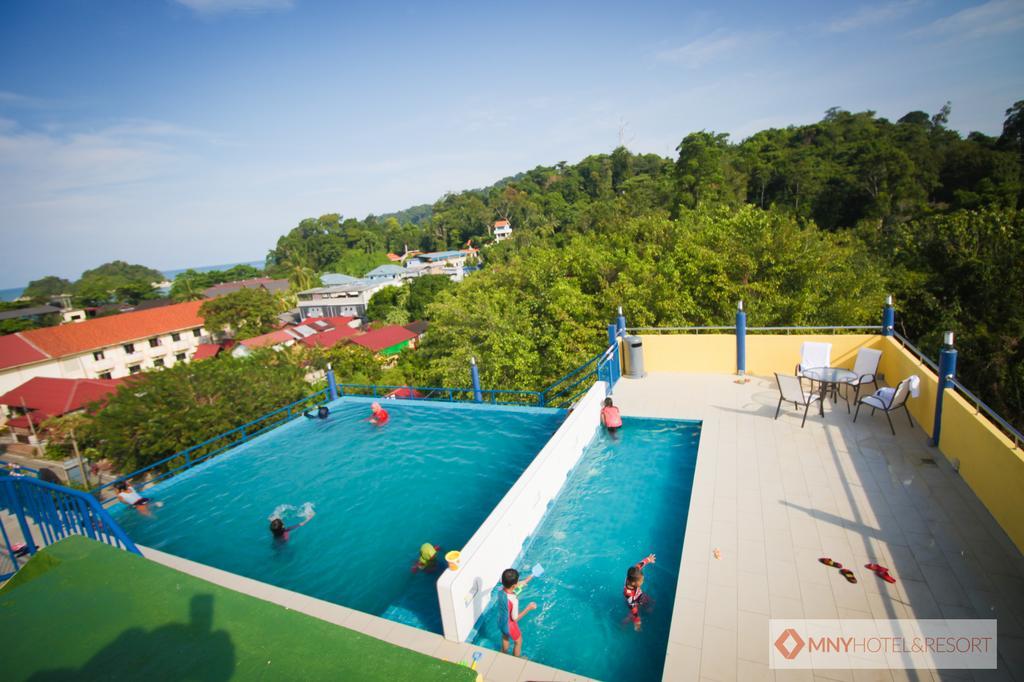 Mny Hotel & Resort Kampung Teluk Nipah Extérieur photo