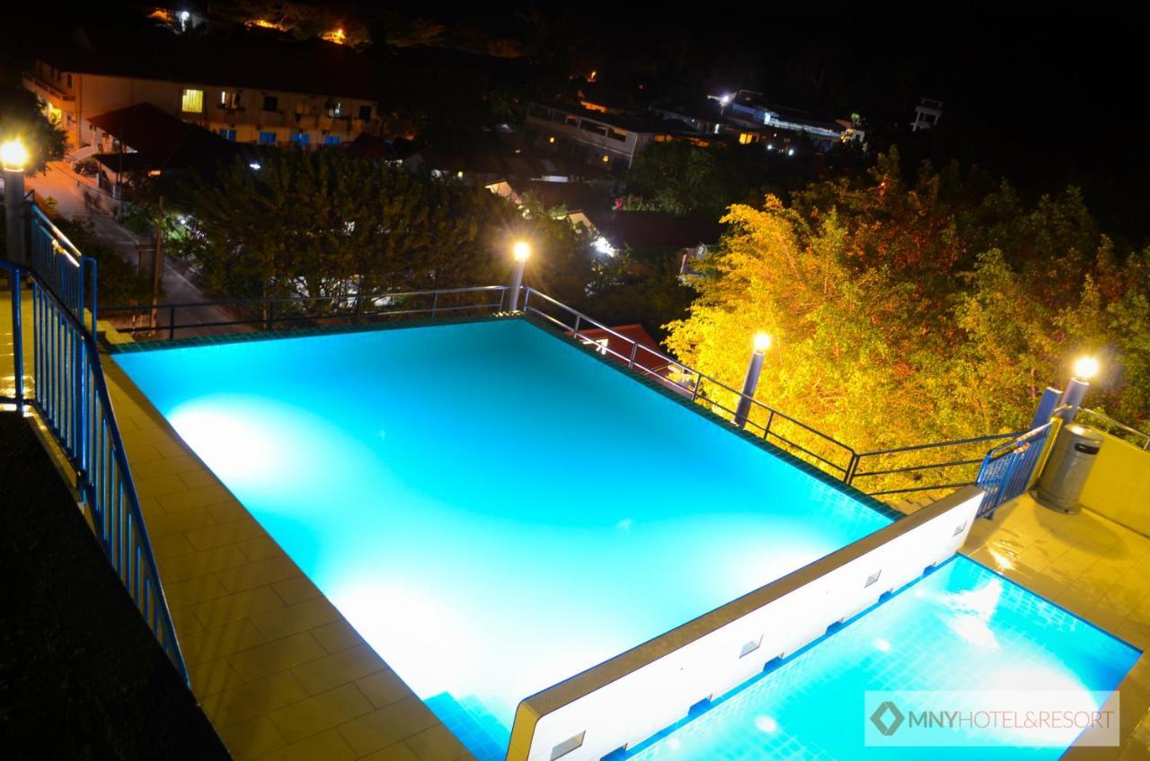 Mny Hotel & Resort Kampung Teluk Nipah Extérieur photo